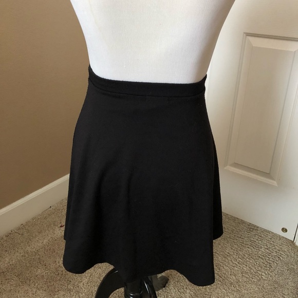 High waisted black skirt! - Picture 2 of 3